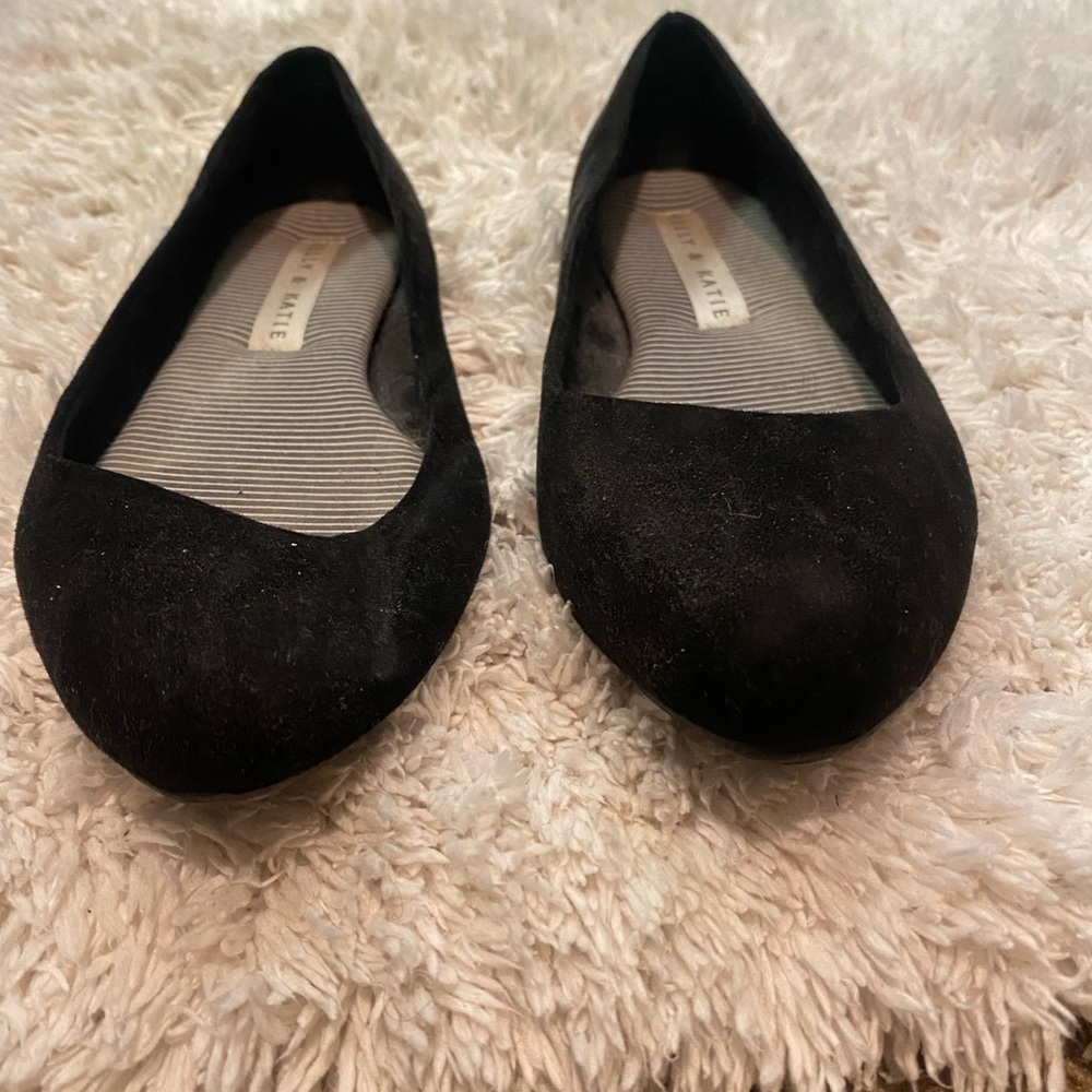 black ballet flats